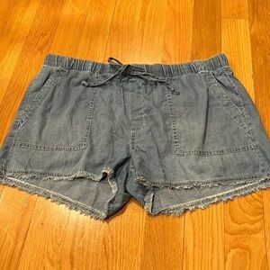 Seven  7 women’s  shorts  size Xlarge.